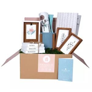 Decocrated - Home Decor Box - Spring